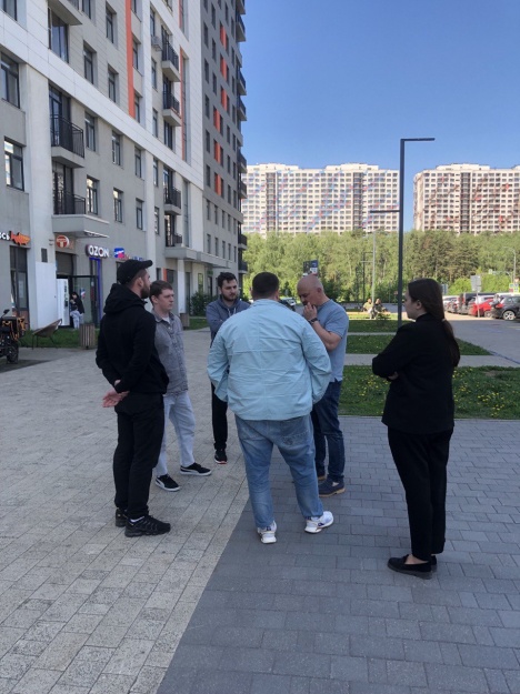 Заместитель главы городского округа Котельники Иван Жарков провел еженедельный обход улицы Сосновая.