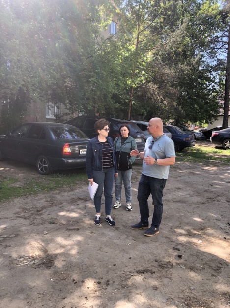 Заместитель главы городского округа Котельники Иван Жарков провел еженедельный обход микрорайона Силикат